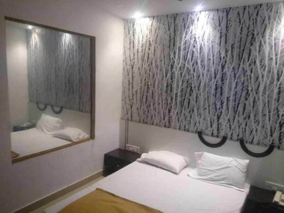 Prince International Navi Mumbai Extérieur photo
